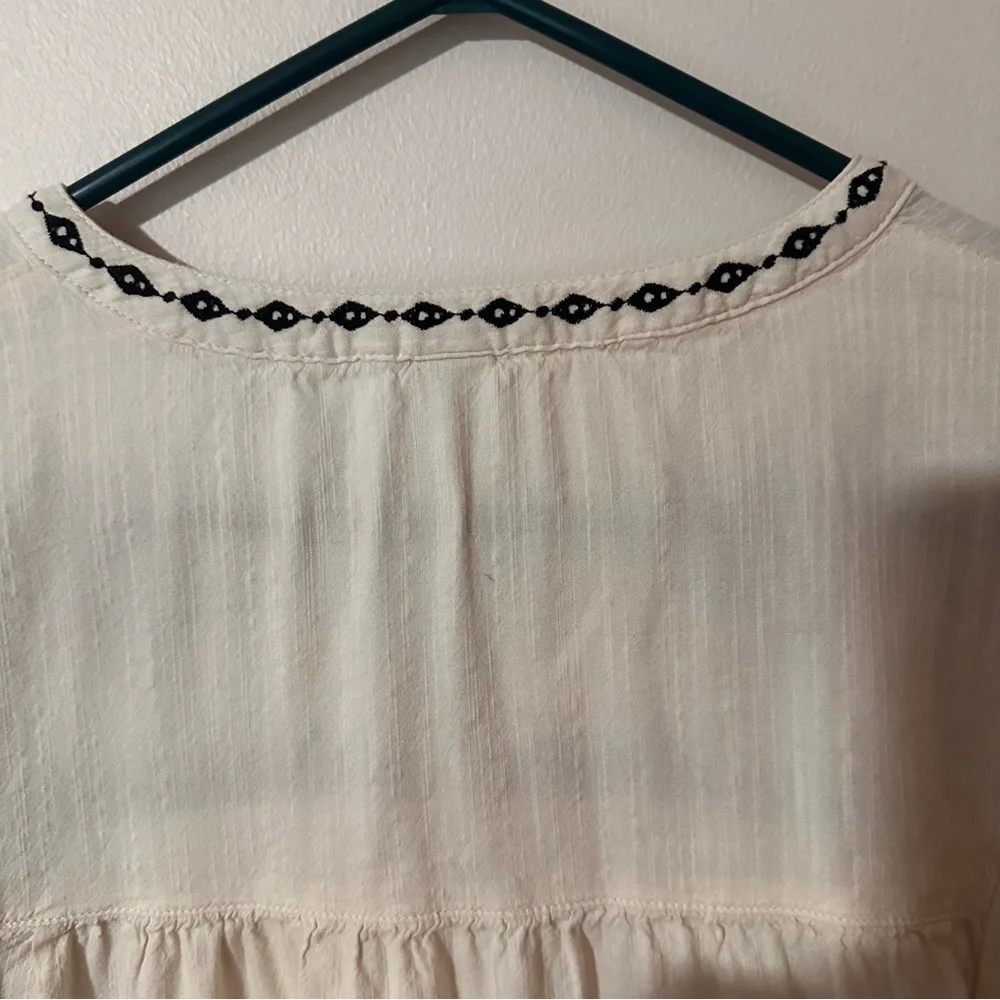 Old Navy‎ Cream Embroidered 3/4 Sleeve Blouse - Picture 10 of 13